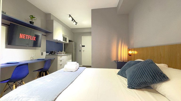 Studio em frente ao Metrô + Piscina e Rooftop