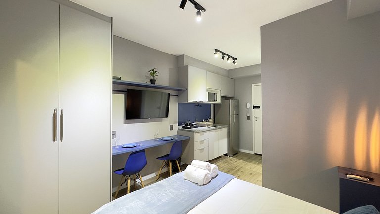 Studio em frente ao Metrô + Piscina e Rooftop