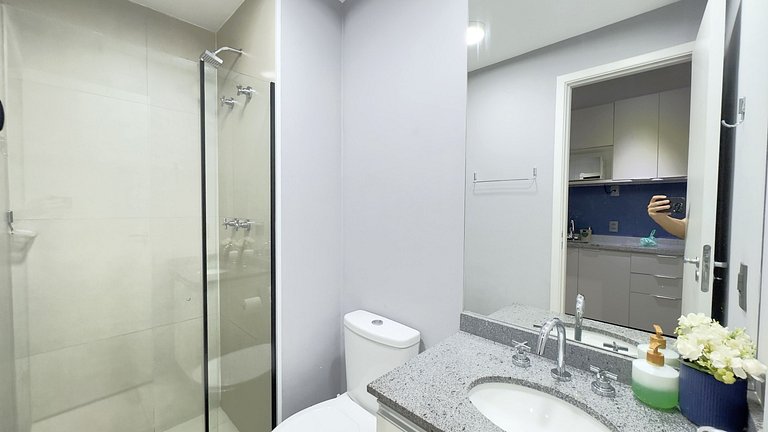 Studio em frente ao Metrô + Piscina e Rooftop
