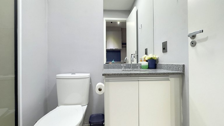 Studio em frente ao Metrô + Piscina e Rooftop