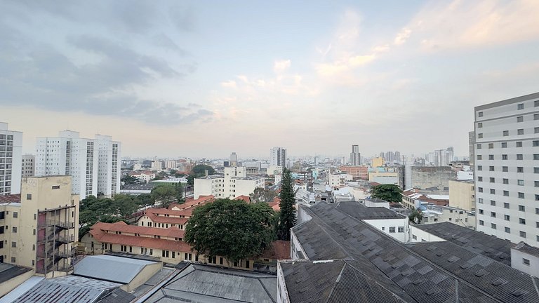 Studio em frente ao Metrô + Piscina e Rooftop