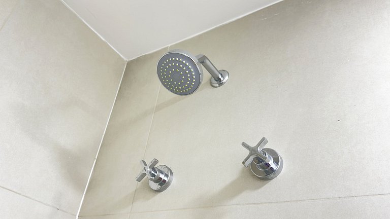 Studio amplo com 2 camas de casal – 20m do Metrô