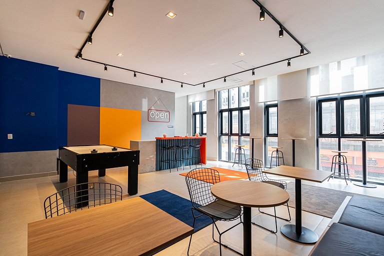 Studio Moderno C/ Vaga, AC, Piscina e Rooftop