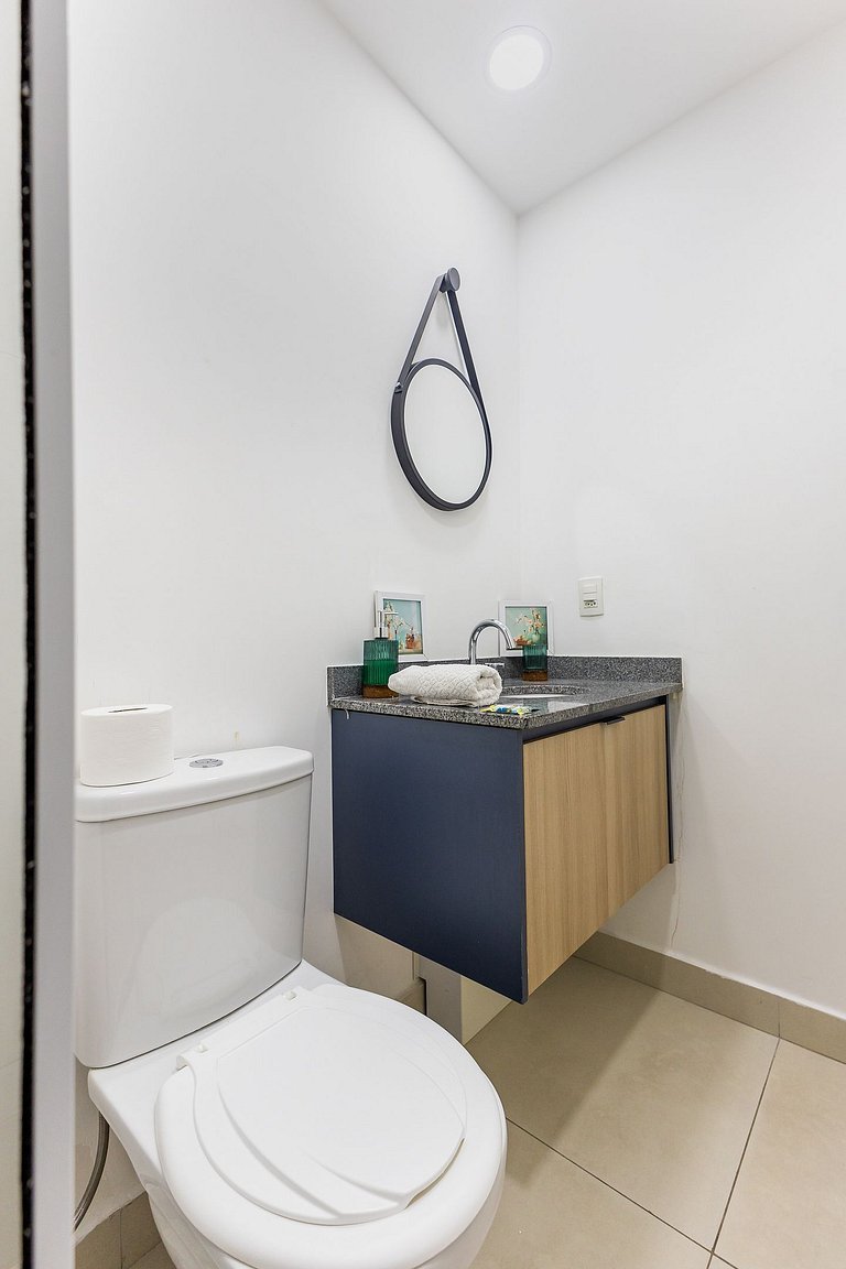 Studio Completo e Espaçoso + Metrô na Porta!