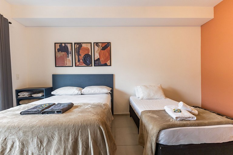 Studio Completo e Espaçoso + Metrô na Porta!