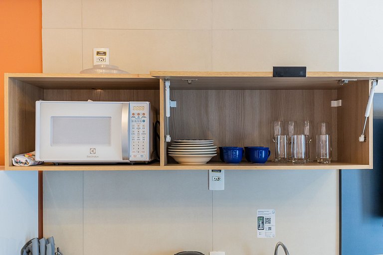 Studio Completo e Espaçoso + Metrô na Porta!