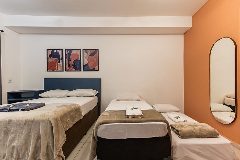 Studio Completo e Espaçoso + Metrô na Porta!