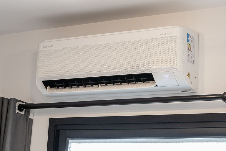 Studio Completo e Espaçoso + Metrô na Porta!