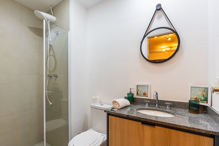 Studio Completo e Espaçoso + Metrô na Porta!