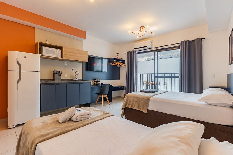 Studio Completo e Espaçoso + Metrô na Porta!