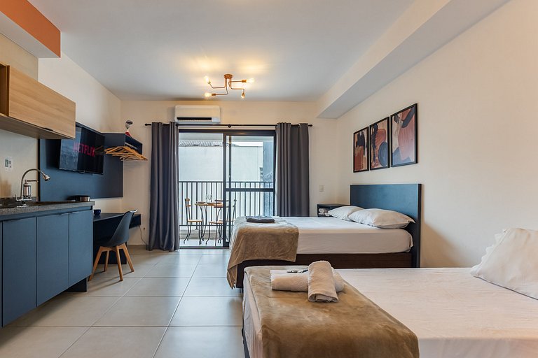 Studio Completo e Espaçoso + Metrô na Porta!