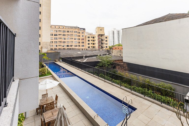 Studio Completo e Espaçoso + Metrô na Porta!