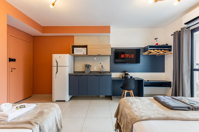 Studio Completo e Espaçoso + Metrô na Porta!