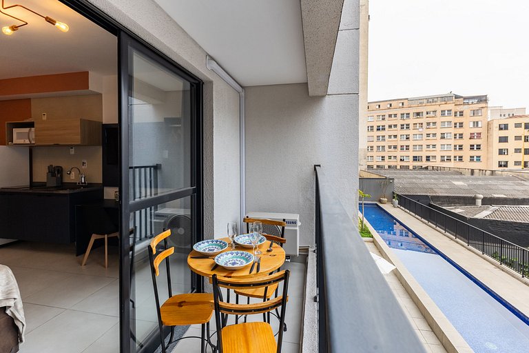 Studio Completo e Espaçoso + Metrô na Porta!