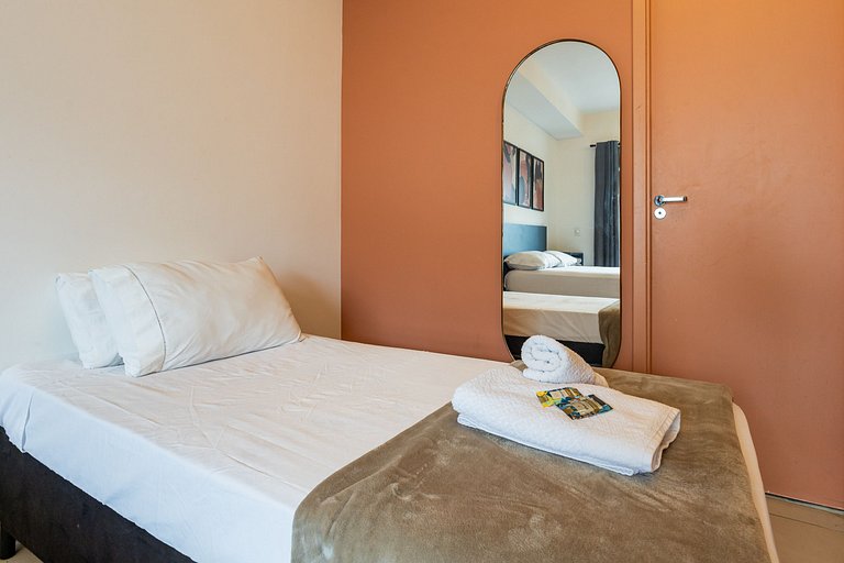 Studio Completo e Espaçoso + Metrô na Porta!