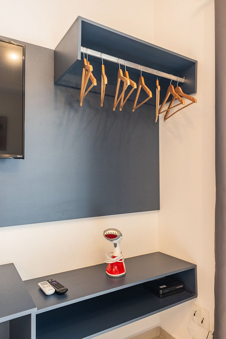 Studio Completo e Espaçoso + Metrô na Porta!