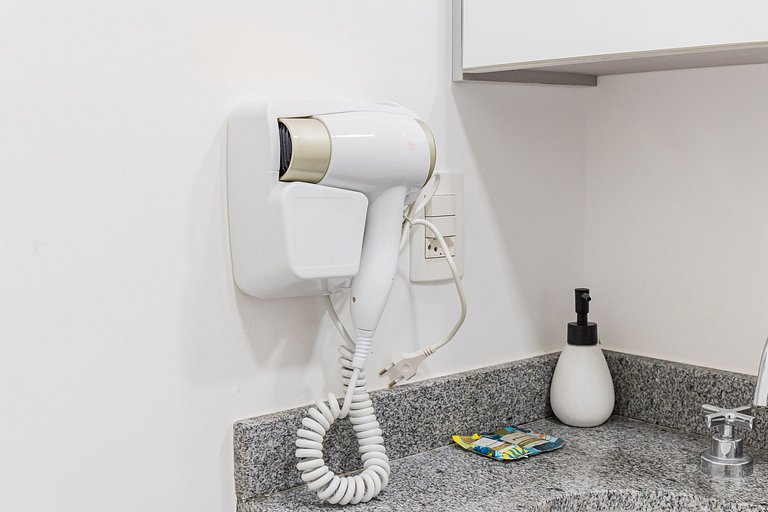 Studio Calmo no Centro + Vaga e Cond. Completo!