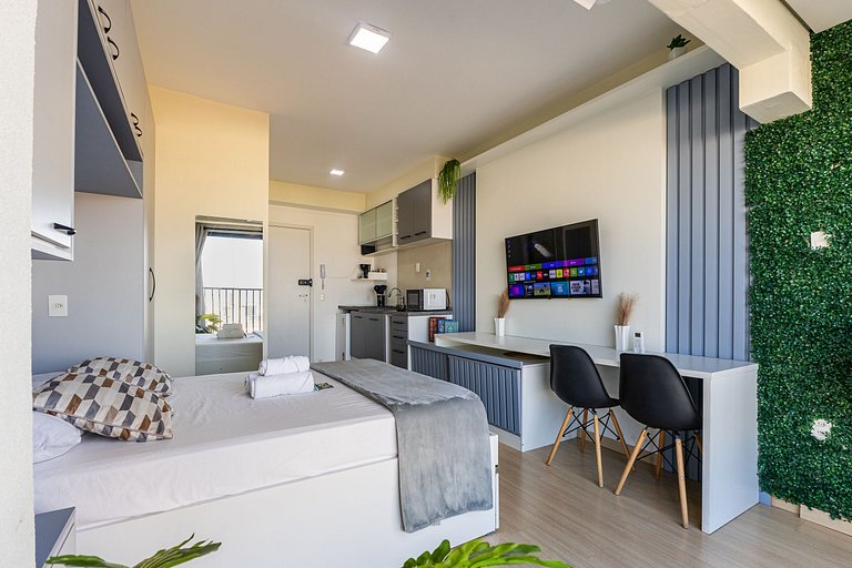 Studio Calmo no Centro + Vaga e Cond. Completo!