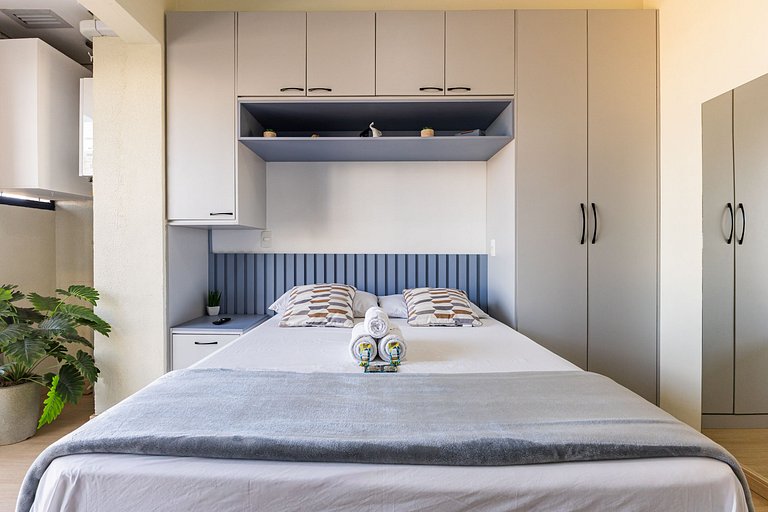 Studio Calmo no Centro + Vaga e Cond. Completo!