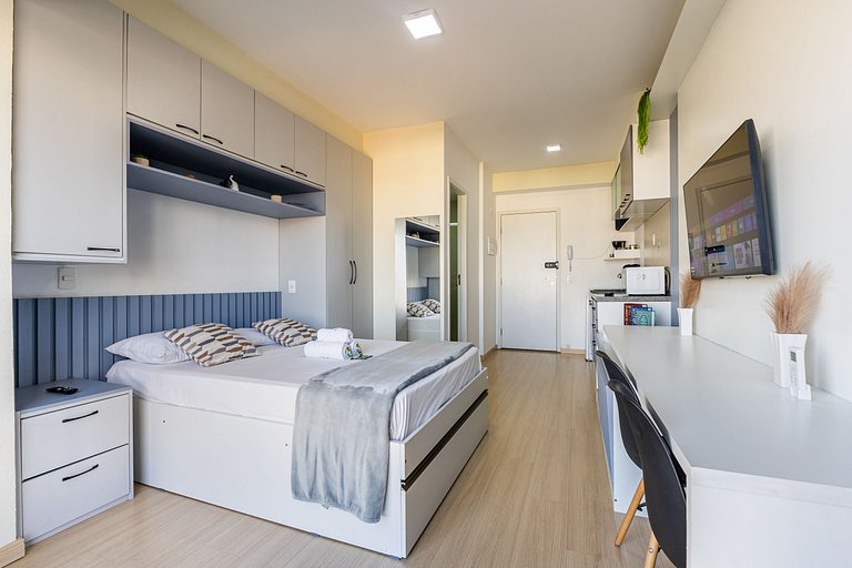 Studio Calmo no Centro + Cond. Completo!