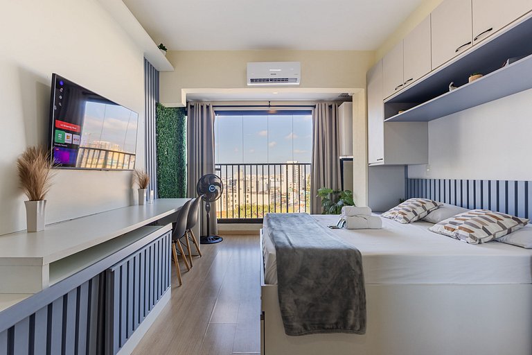 Studio Calmo no Centro + Vaga e Cond. Completo!