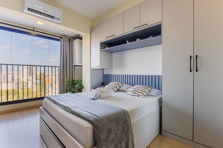 Studio Calmo no Centro + Vaga e Cond. Completo!