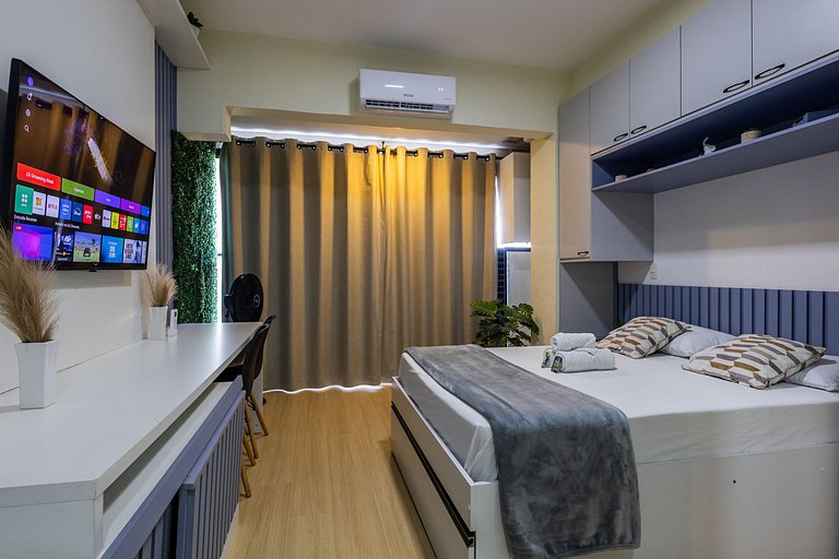 Studio Calmo no Centro + Cond. Completo!