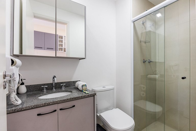 Studio Calmo no Centro + Cond. Completo!