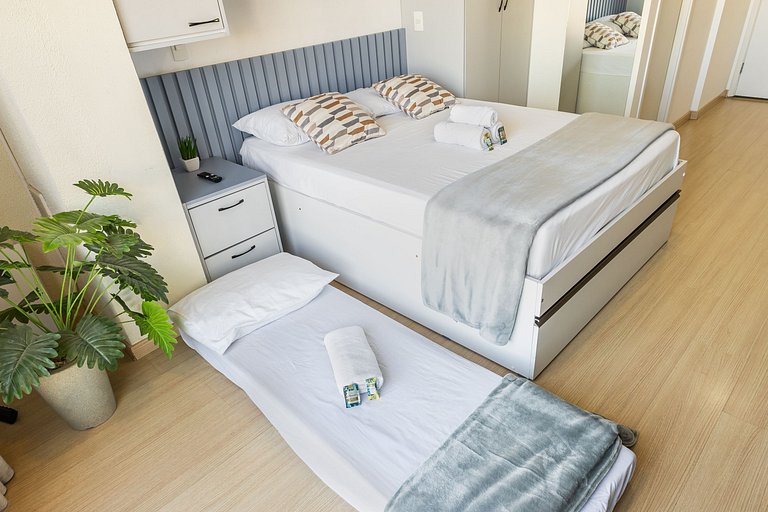 Studio Calmo no Centro + Vaga e Cond. Completo!