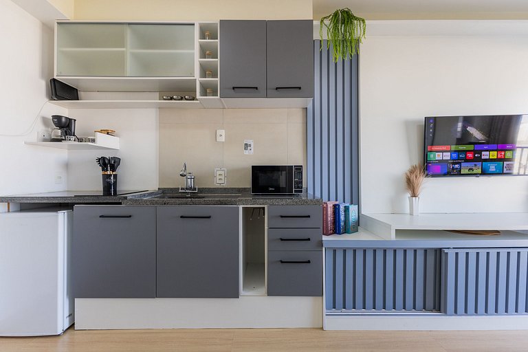 Studio Calmo no Centro + Cond. Completo!