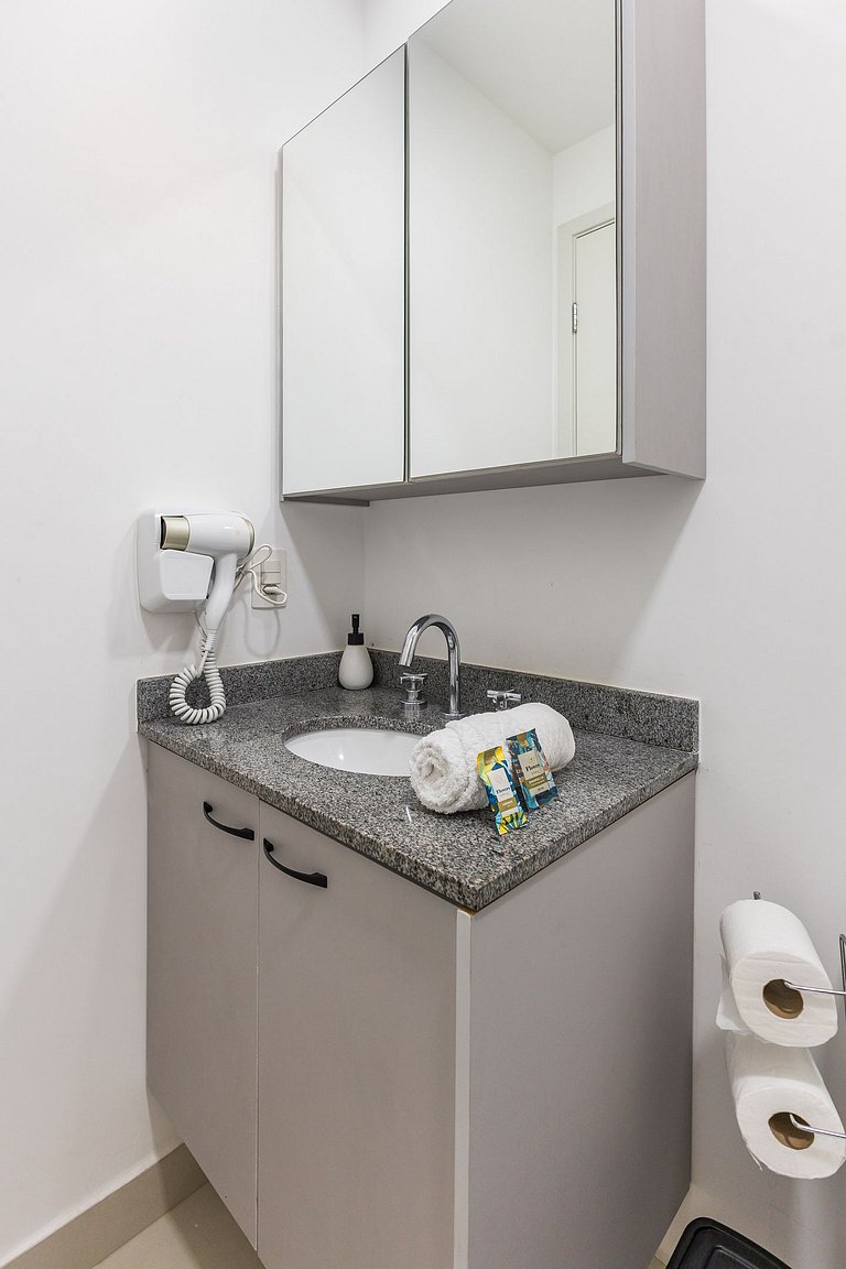 Studio Calmo no Centro + Cond. Completo!