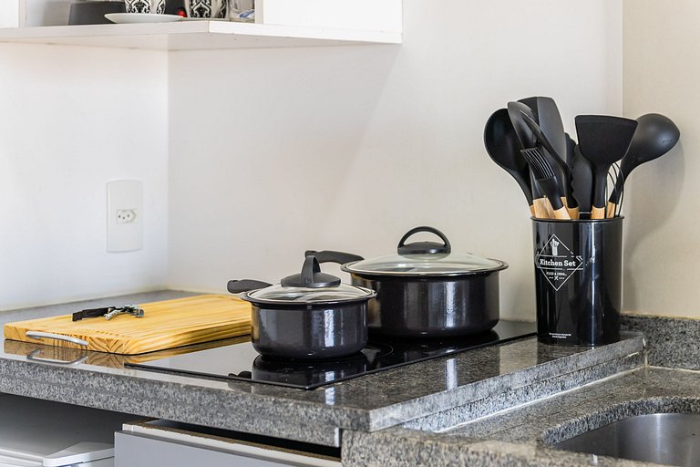 Studio Calmo no Centro + Vaga e Cond. Completo!