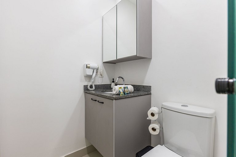 Studio Calmo no Centro + Vaga e Cond. Completo!