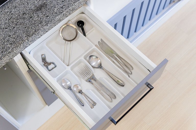 Studio Calmo no Centro + Vaga e Cond. Completo!