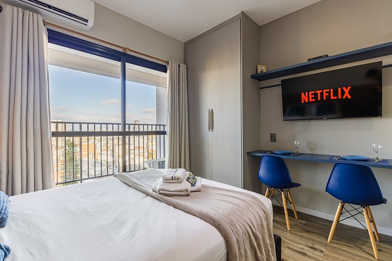 Studio frente ao Metrô + Vaga, Piscina e Rooftop!