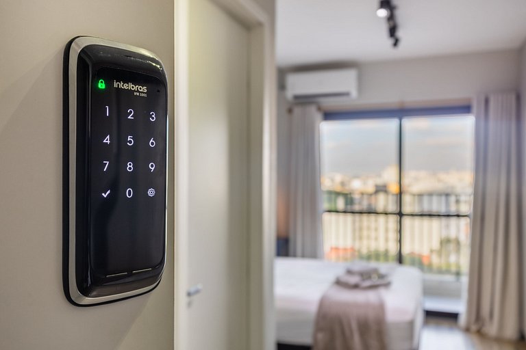 Studio frente ao Metrô + Piscina e Rooftop!