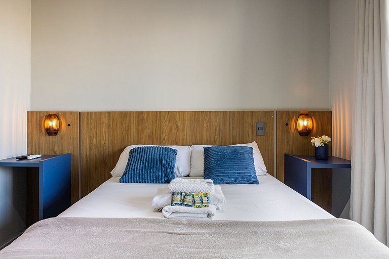 Studio frente ao Metrô + Piscina e Rooftop!