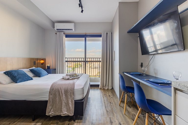 Studio frente ao Metrô + Vaga, Piscina e Rooftop!