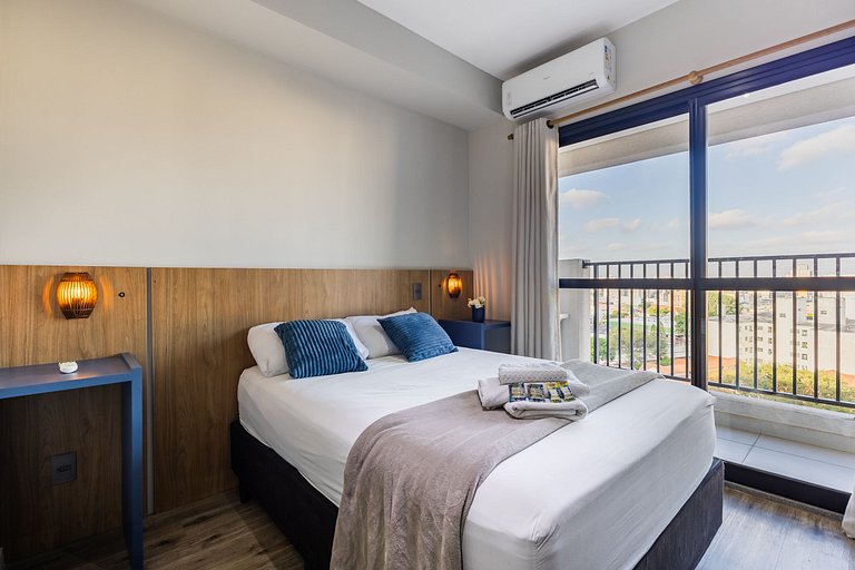 Studio frente ao Metrô + Vaga, Piscina e Rooftop!