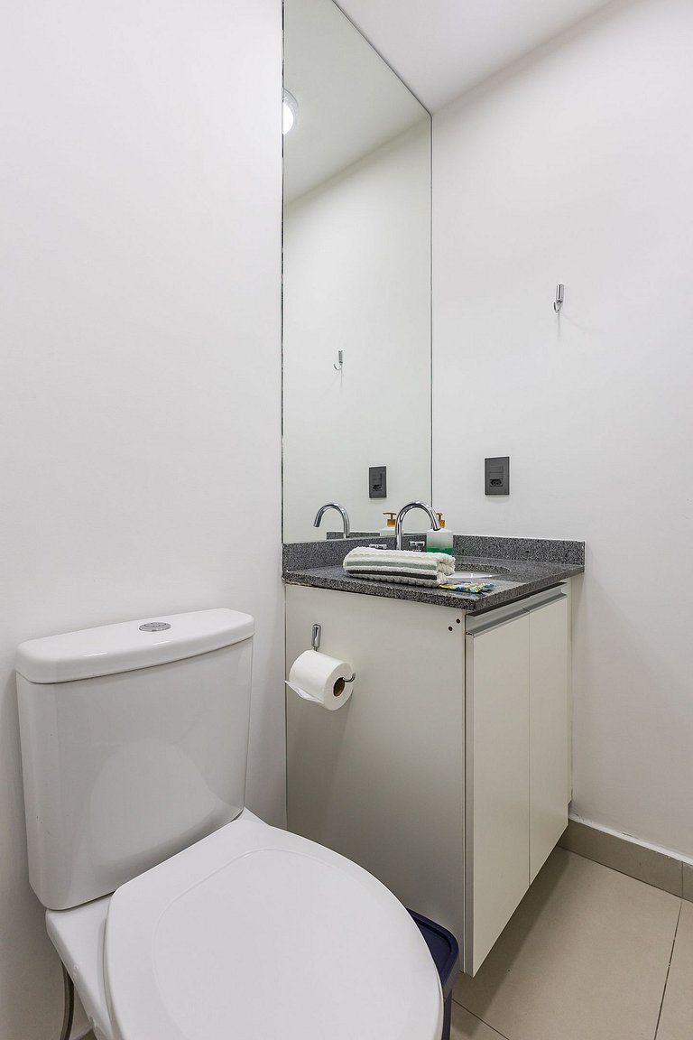 Studio frente ao Metrô + Piscina e Rooftop!