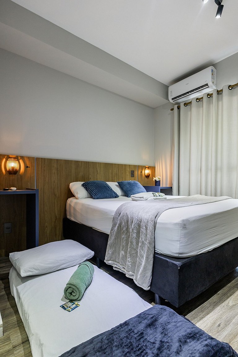 Studio frente ao Metrô + Vaga, Piscina e Rooftop!