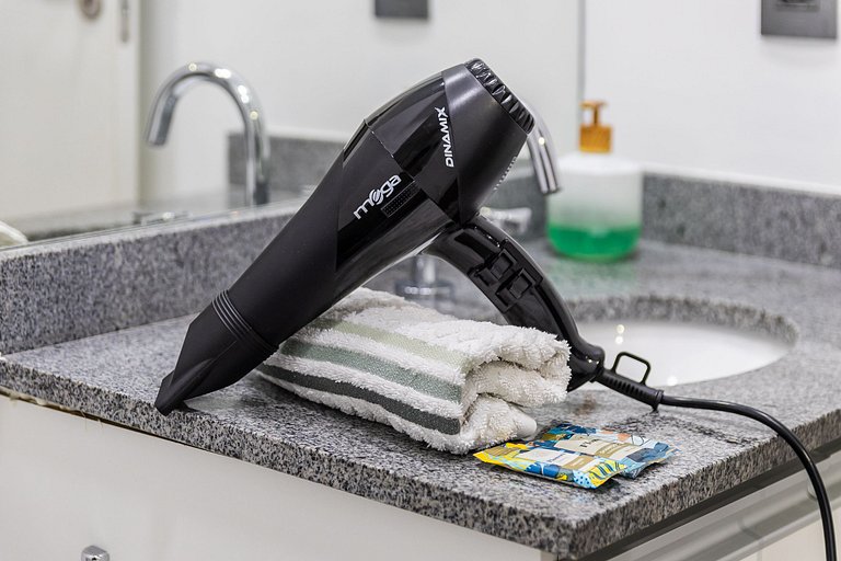 Studio frente ao Metrô + Piscina e Rooftop!