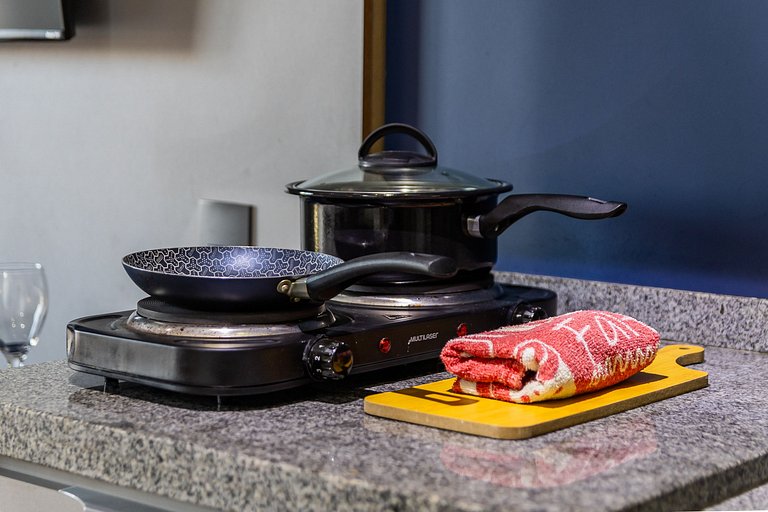 Studio frente ao Metrô + Piscina e Rooftop!