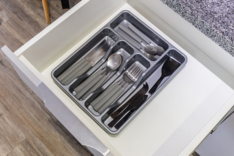 Studio frente ao Metrô + Piscina e Rooftop!