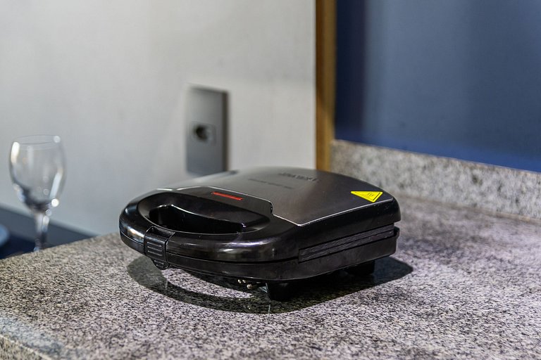 Studio frente ao Metrô + Piscina e Rooftop!