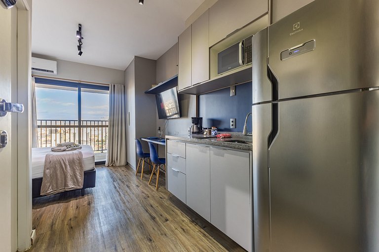 Studio frente ao Metrô + Vaga, Piscina e Rooftop!