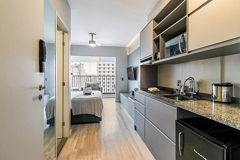 Studio Cama Queen 16º andar + AC, Piscina e Metrô