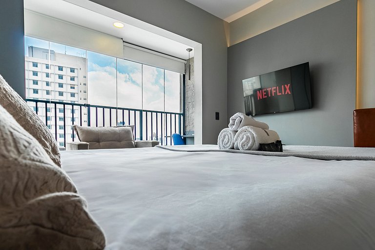 Studio Cama Queen 16º andar + AC, Piscina e Metrô
