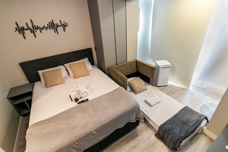 Studio Cama Queen 16º andar + AC, Piscina e Metrô