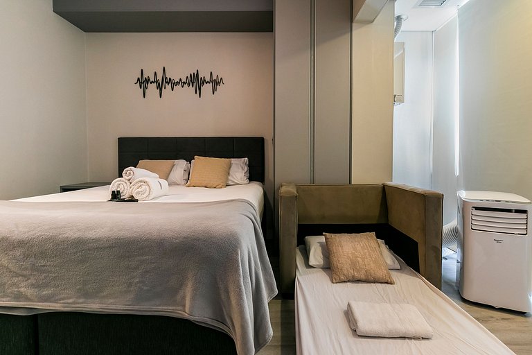 Studio Cama Queen 16º andar + AC, Piscina e Metrô